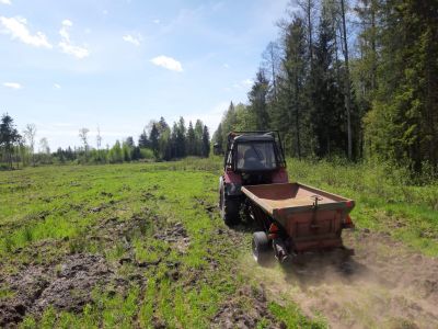 Prace rolne- fot. Nadleśnictwo Augustów