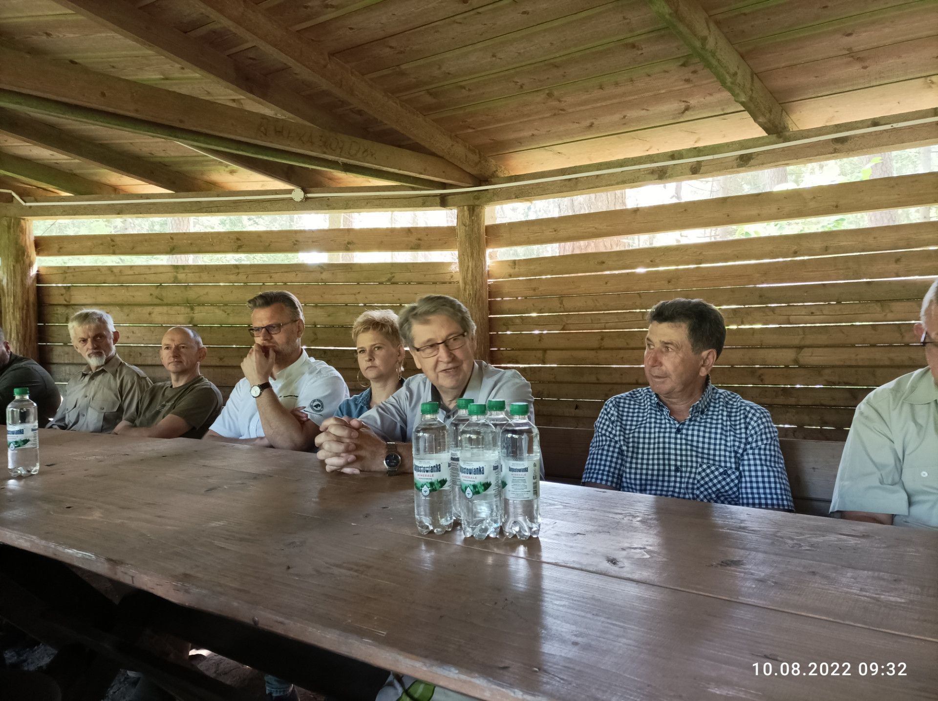 Spotkanie warsztatowe odbyło sie pod wiatą przy szkółce lesnej Nadleśnictwa Szczebra- fot. Joanna Jadeszko