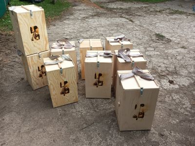 Drewniane rojnice oznaczone specjalnym logiem projektu- fot. Nadleśnictwo Augustów