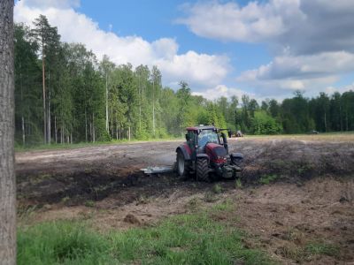 Zakładanie łą kwietnych było procesem kilku etapowym- fot. Nadleśnictwo Augustów