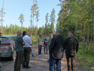 Pracownicy Parku opowiadają o pobliskim rezerwacie- fot. Joanna Jadeszko